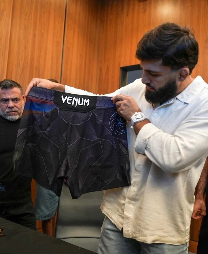 UFC: Арман Царукян будет драться в униформе с армянским триколором
