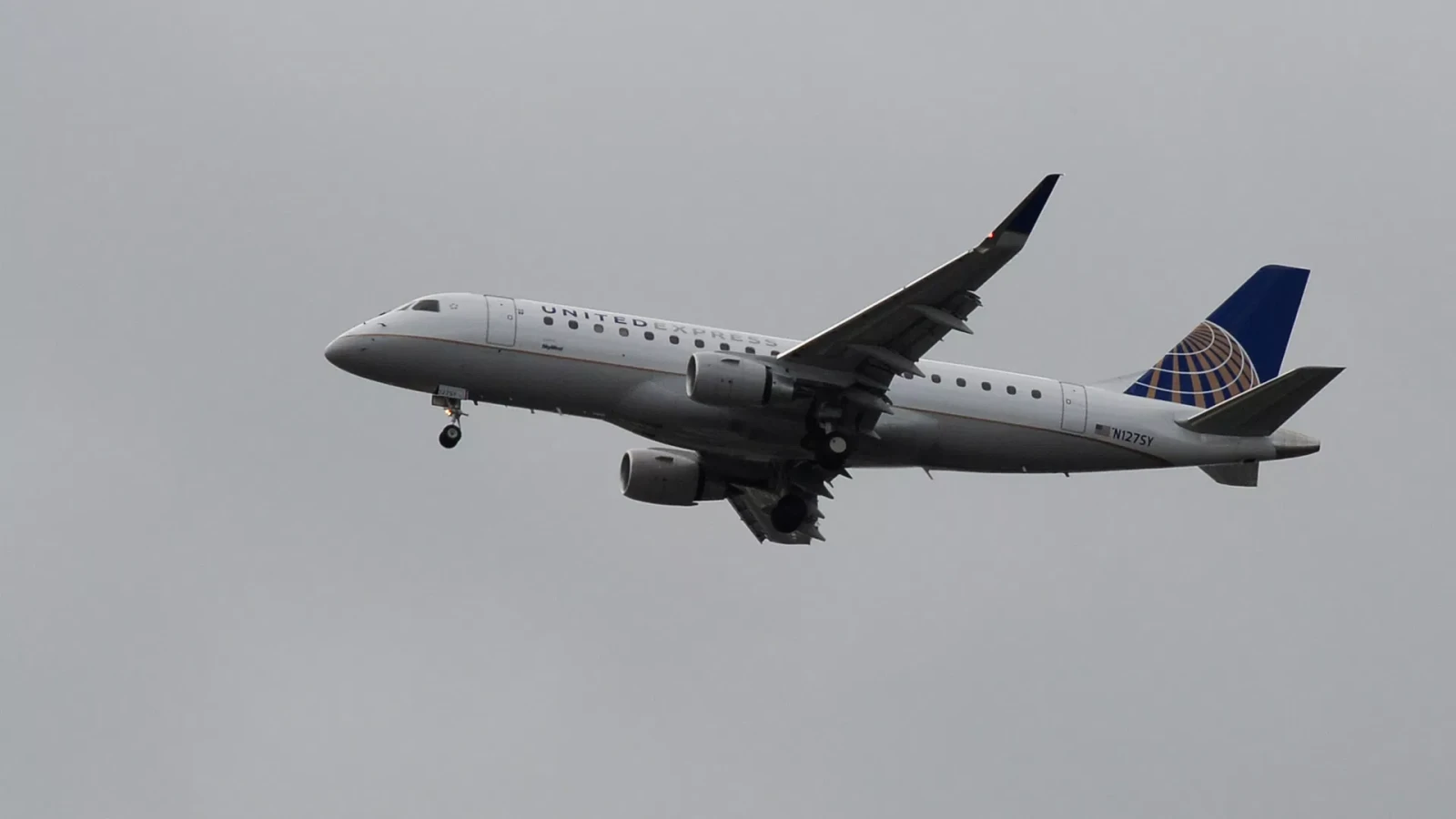 A United Airlines plane with an emergency signal has landed in Canada