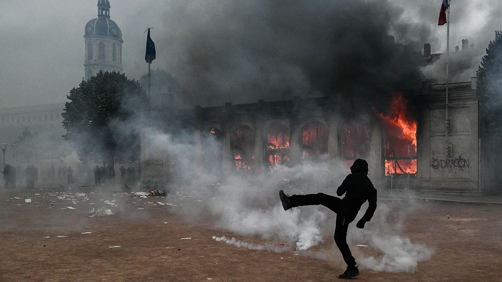 The French Prime Minister has not ruled out that a state of emergency will be imposed in the face of mass unrest