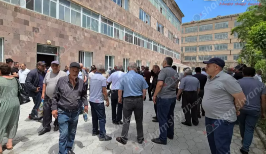 «Հրազդան Ցեմենտ»–ի աշխատակիցների բողոքի ակցիան